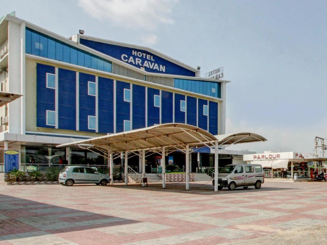 Hotel Caravan Unjha Екстериор снимка